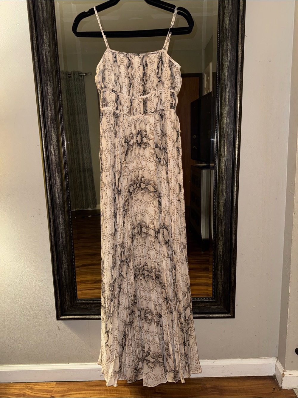 Olivaceous Ivory Snake-Print Spaghetti Strap Pleated Maxi Dress - Picture 5 of 9